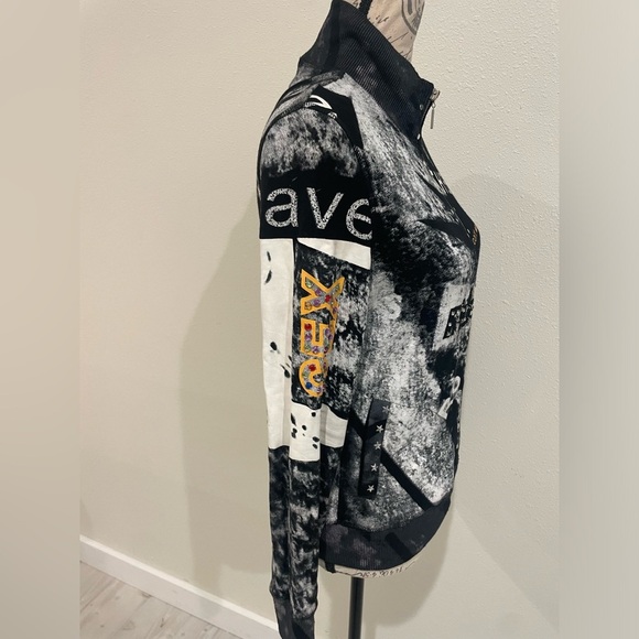 Black and White Bomber Jacket with High Collar and Graphic Design - Picture 4 of 9